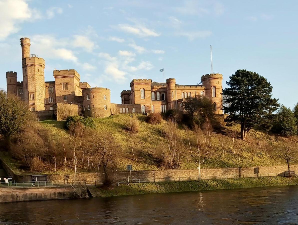 Inverness City Centre Apartment With Elevator And Google Chromecast Εξωτερικό φωτογραφία