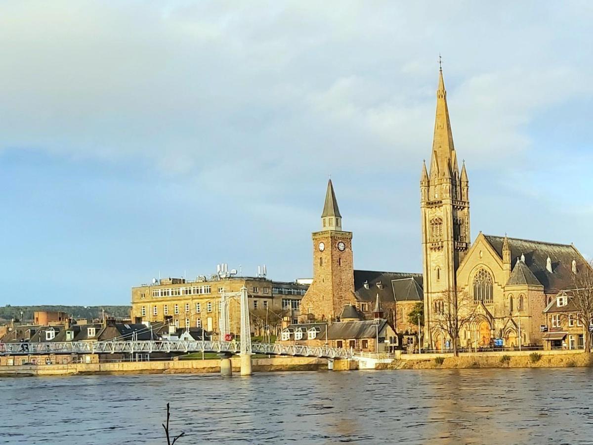 Inverness City Centre Apartment With Elevator And Google Chromecast Εξωτερικό φωτογραφία